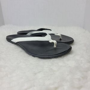 OluKai Ho-opio Womens Sandal Size 7 White Leather Flip Flip Flat Thong